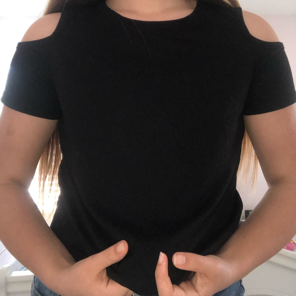 🦋 2/$15 NWOT Bozollo Open Shoulder Tee